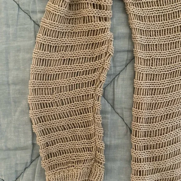 LAST CHANCE Women’s Long-Sleeved V-Necked Open Knit Sweater Size S - Picture 3 of 10